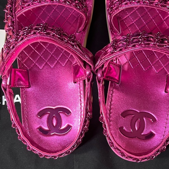Chanel CC Logo G33800 Fuchsia Sandals size 40 - Picture 12 of 13